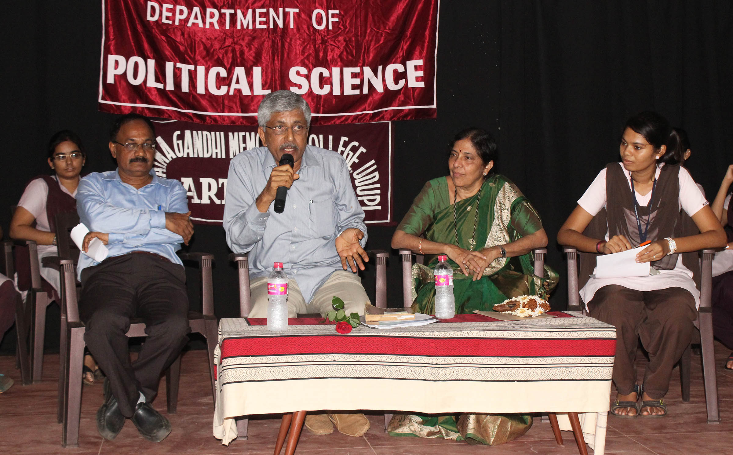 ಕಾನೂನು ರಚಿಸುವವರೇ ಮುರಿಯುತ್ತಿದ್ದಾರೆ: ಜಯಪ್ರಕಾಶ್ ಹೆಗ್ಡೆ